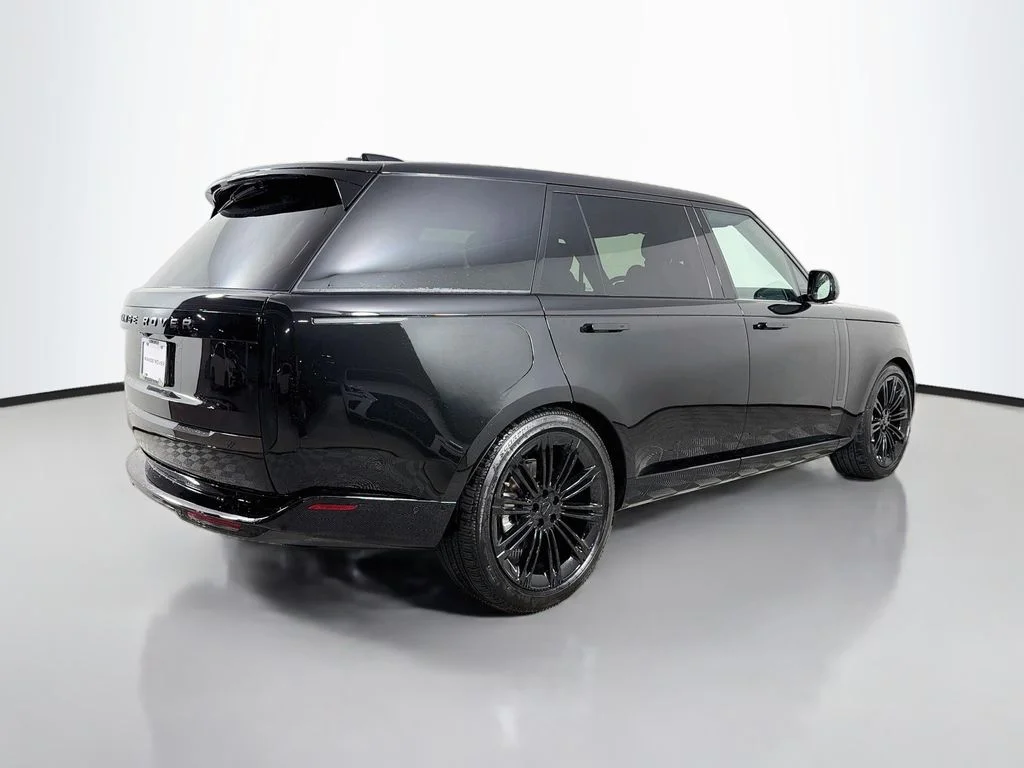 New 2026 Santorini Black Land Rover SE 7 Seats image 5