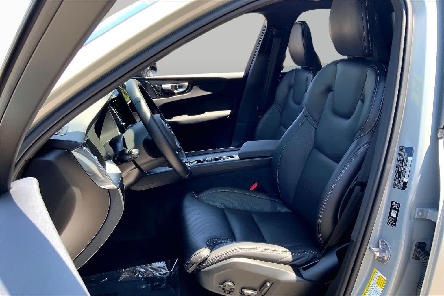 Used 2026 Vapour Grey Metallic Volvo Ultra Black Edition image 9