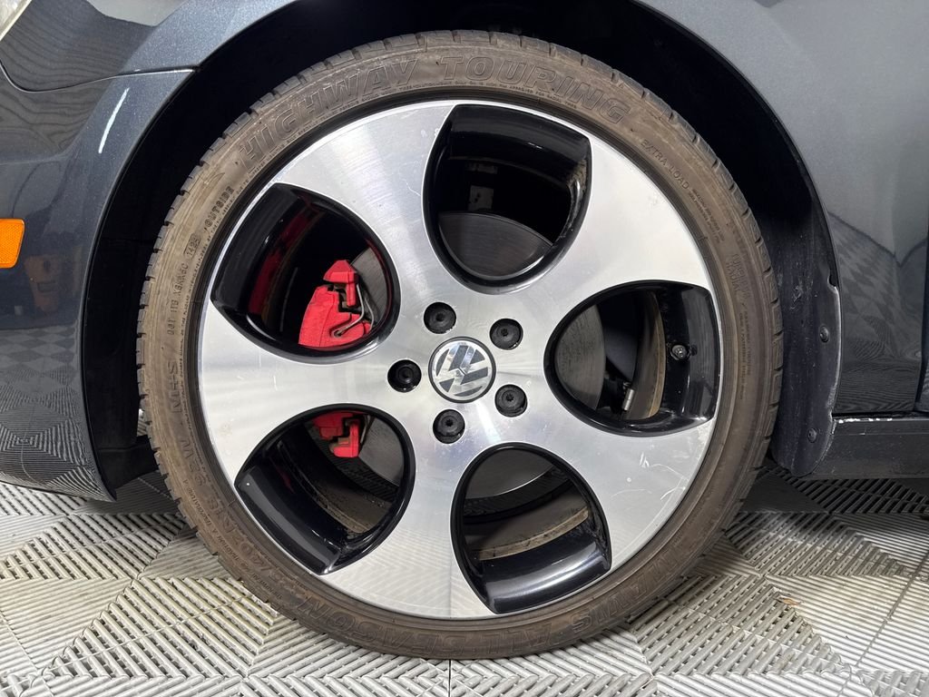 Used 2013 Black Volkswagen Base image 19