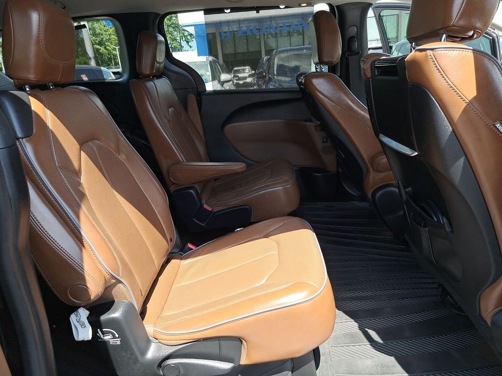 Used 2017 Black Chrysler Limited image 33