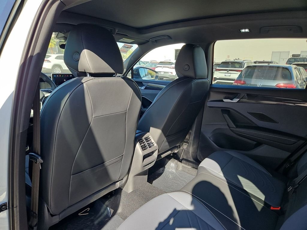 New 2026 White/off-white Volkswagen 2.0T SE R-Line Black image 17