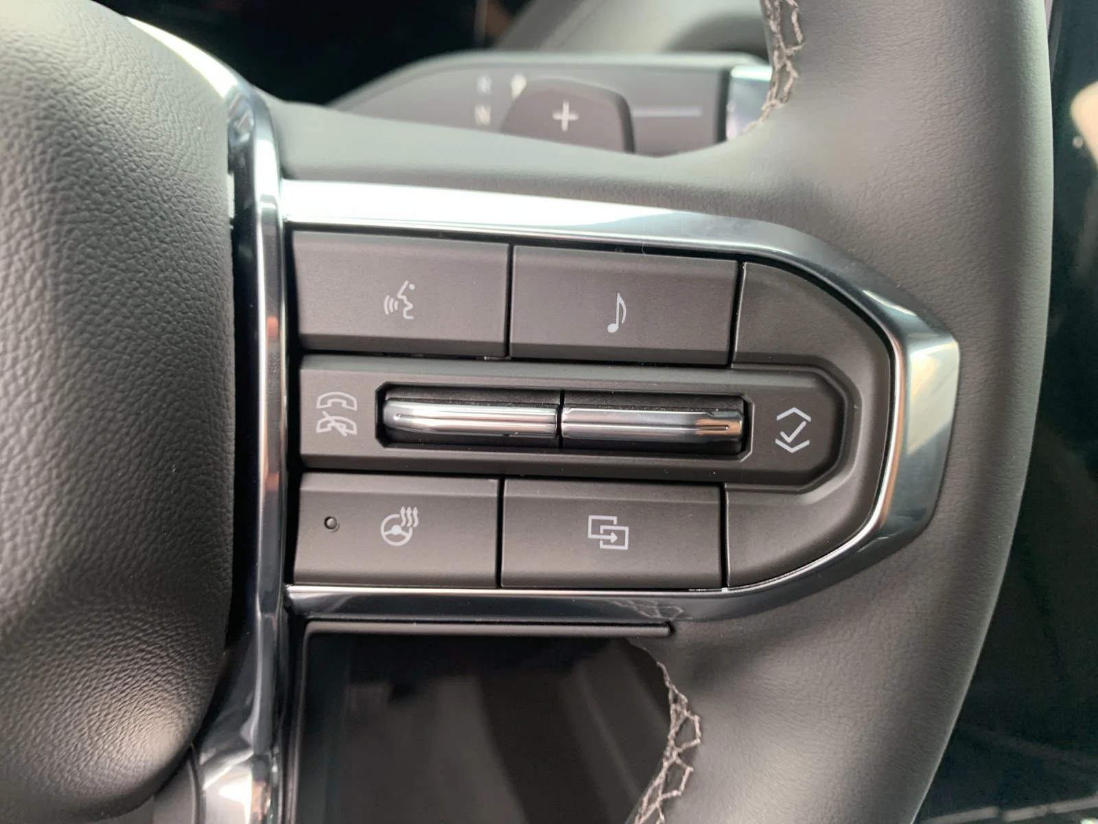 2026 GMC Yukon Denali - Photo 28