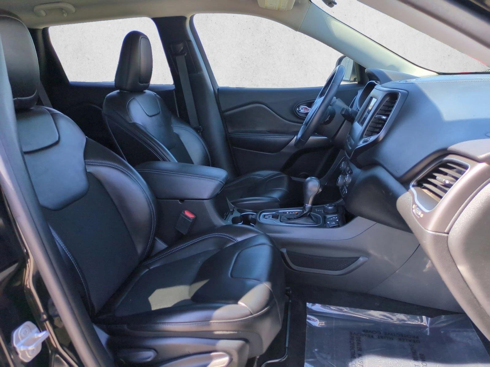 Used 2019 Diamond Black Crystal Pearlcoat Jeep Latitude Plus image 20