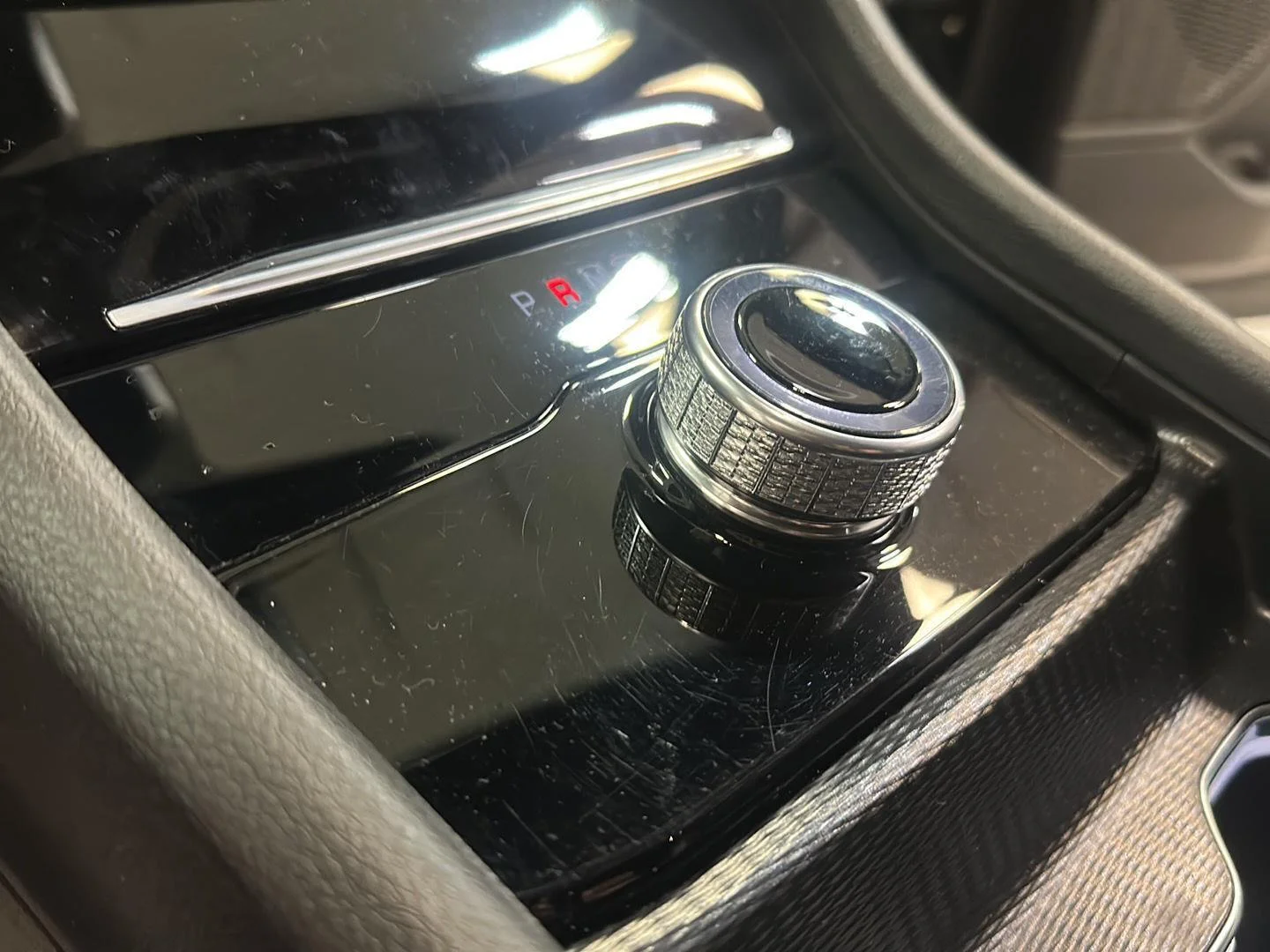 Used 2025 Diamond Black Crystal Pearlcoat Jeep Altitude image 28