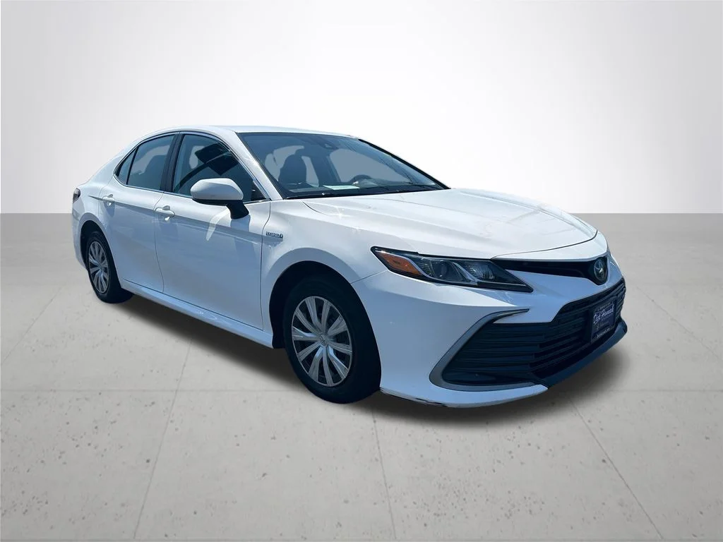 Used 2021 White Toyota LE image 5