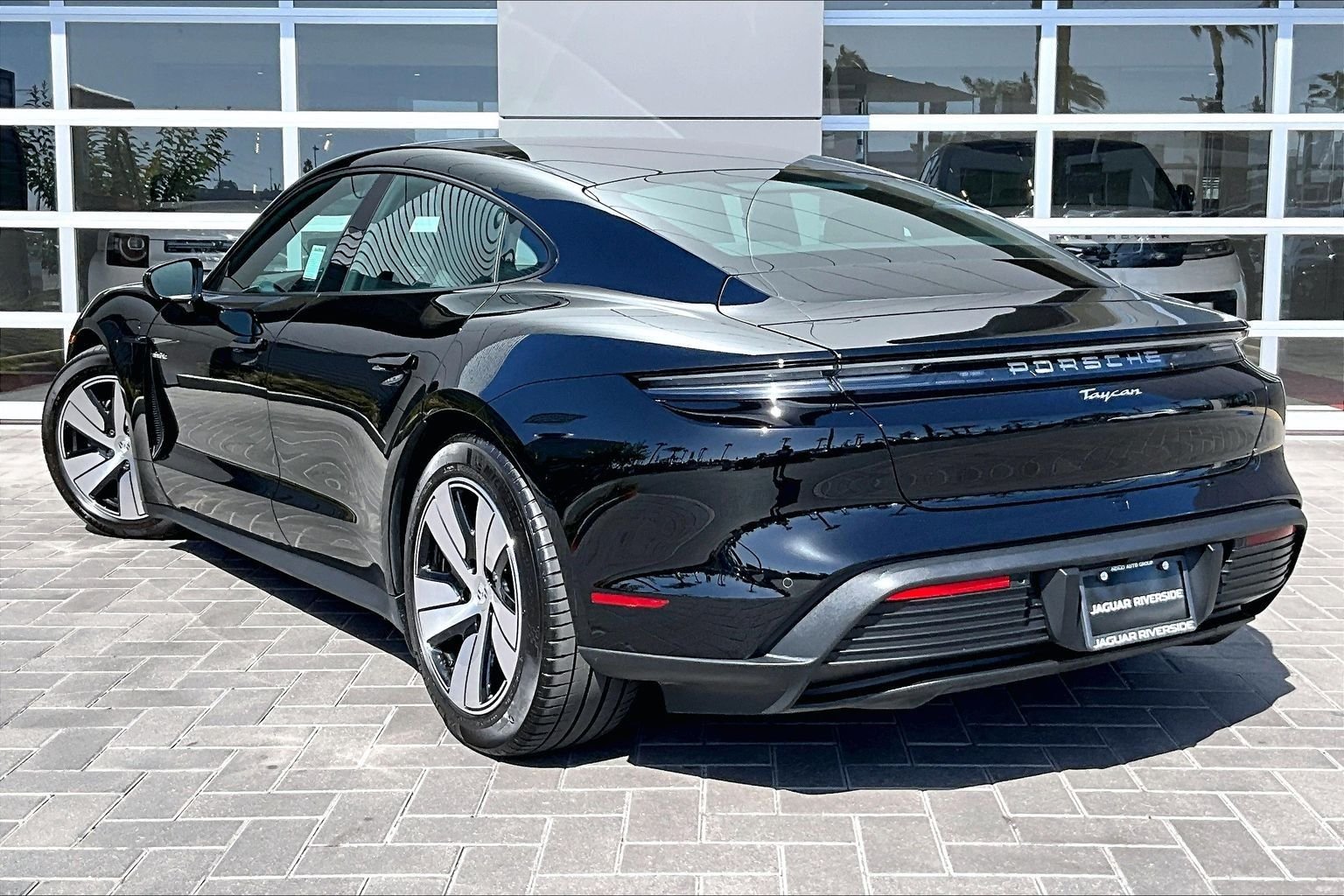 Used 2025  Porsche  image 12