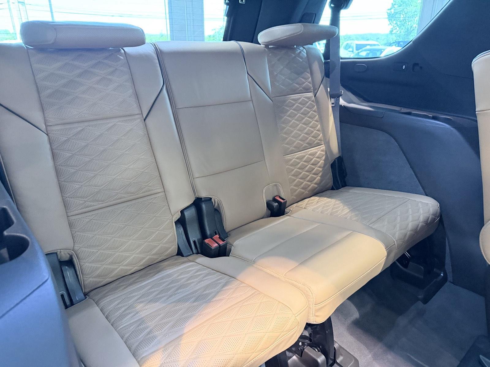 Used 2021 Crystal White Tricoat Cadillac Premium Luxury image 32