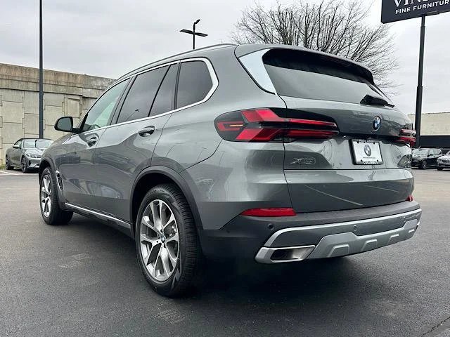 New 2026 Skyscraper Grey Metallic BMW xDrive40i image 3