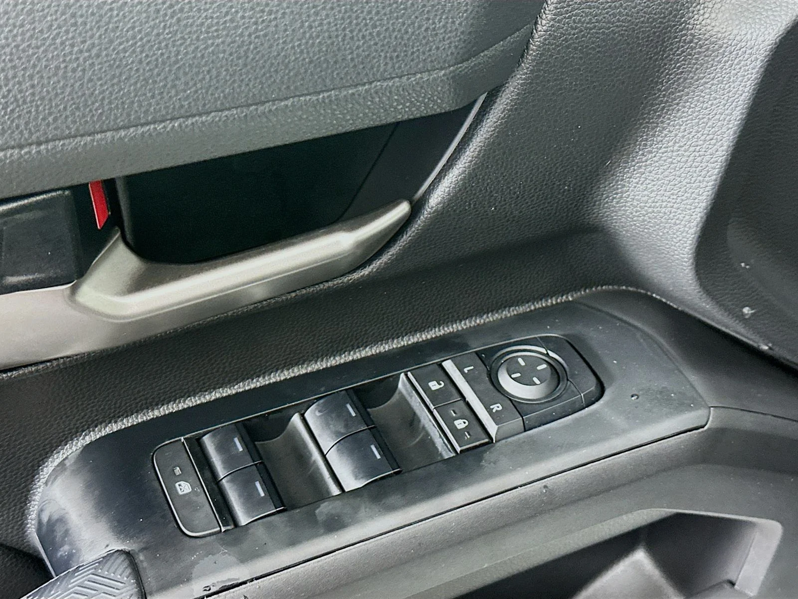 2025 Toyota Tacoma TRD Off Road - Photo 18