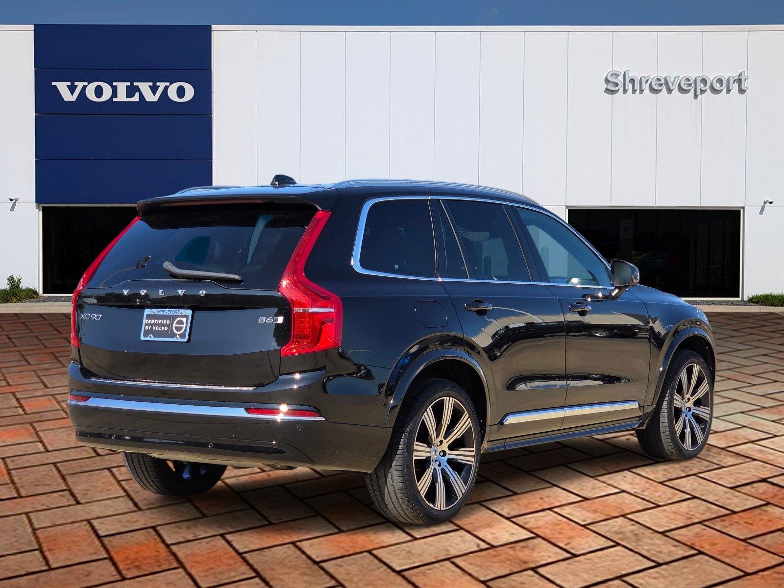 Used 2023 Onyx Black Metallic Volvo Ultimate image 4