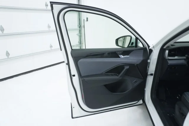 New 2026 Pure White Volkswagen 2.0T SE image 13