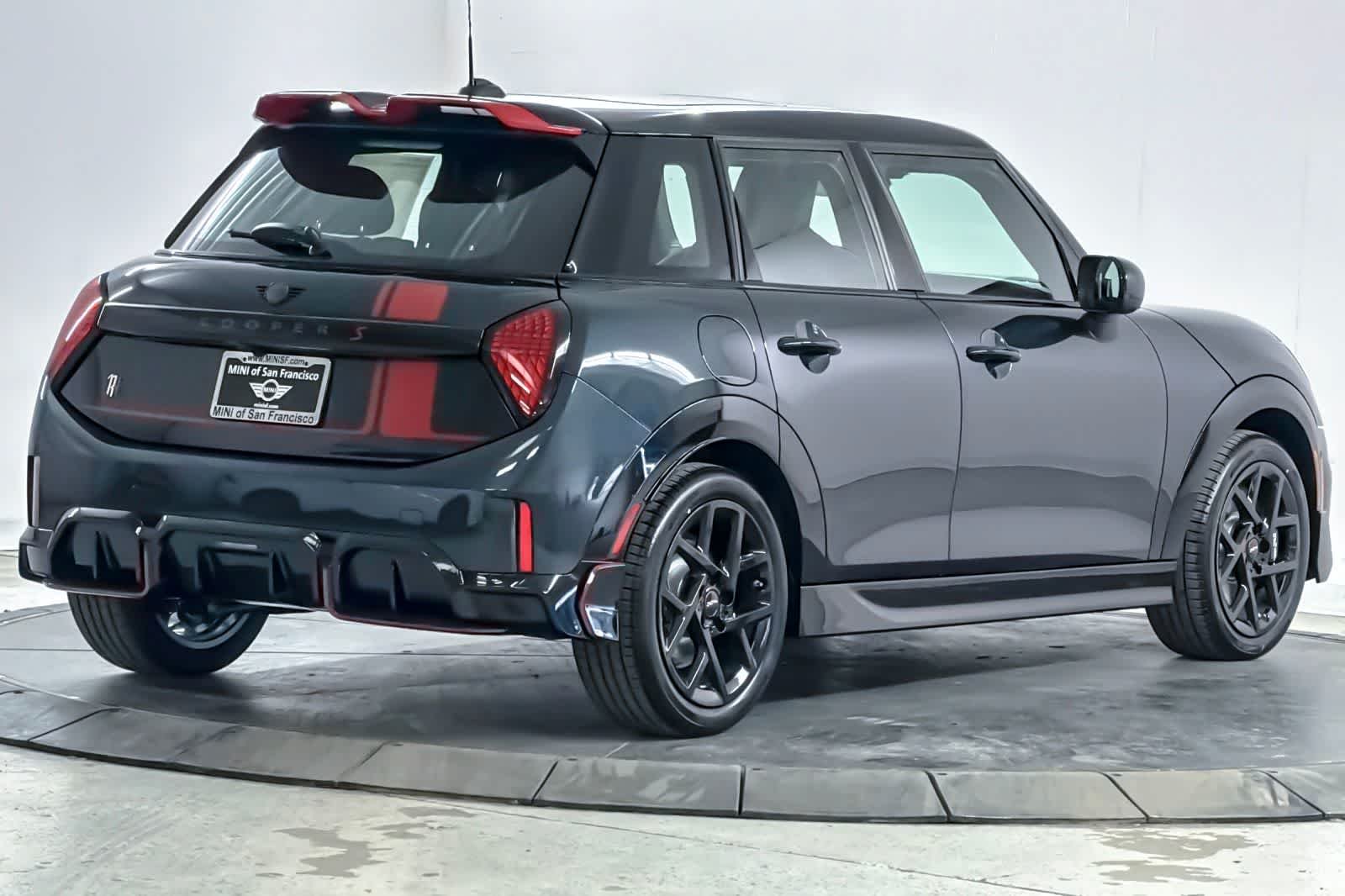New 2026 Legend Gray Metallic MINI Iconic image 2