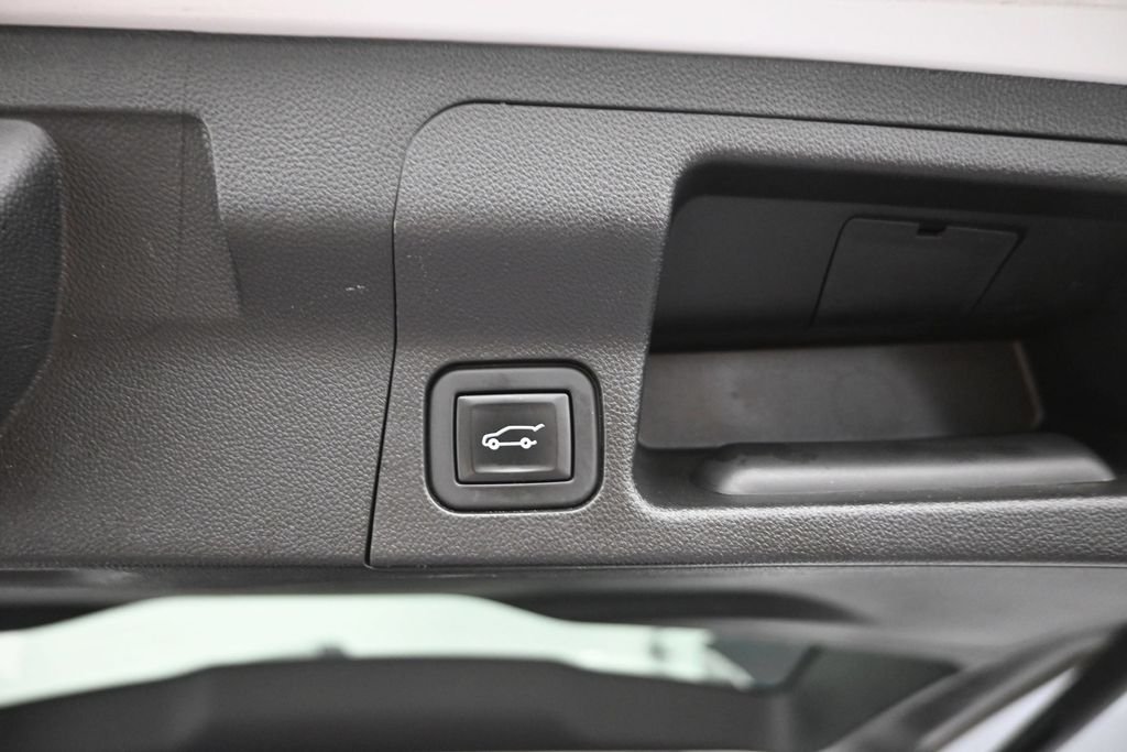 Used 2020 White GMC SLT image 14