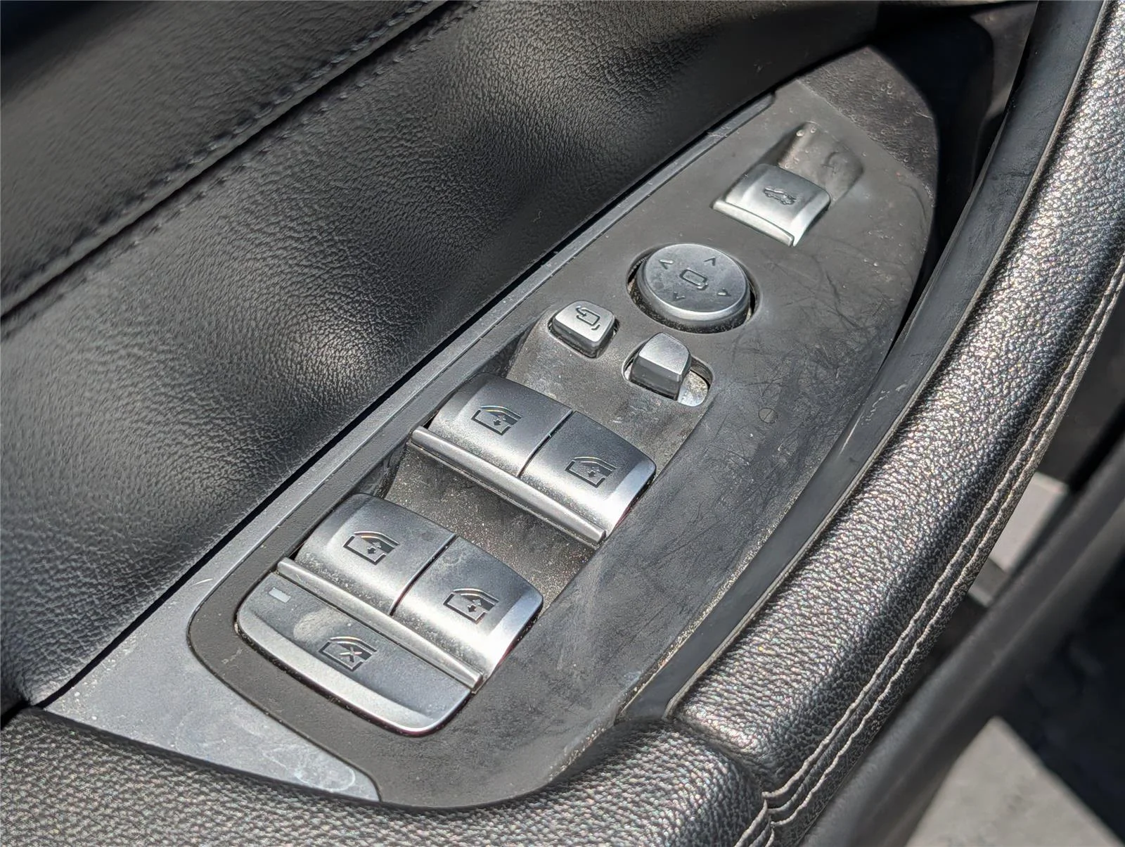 Used 2020 Black Sapphire Metallic BMW sDrive30i image 14