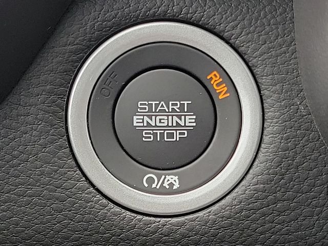 New 2026 Diamond Black Crystal Pearl-Coat Exterior Paint RAM Big Horn/Lone Star image 17