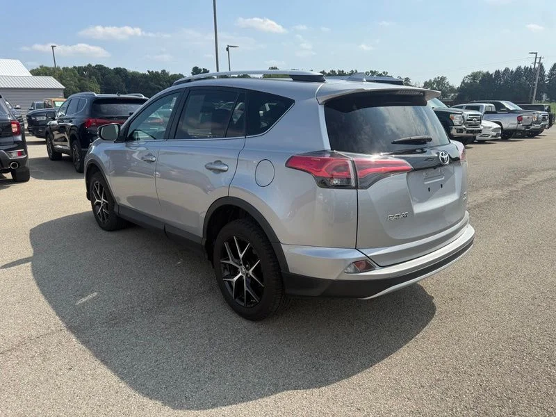 Used 2016 Silver Toyota SE image 19