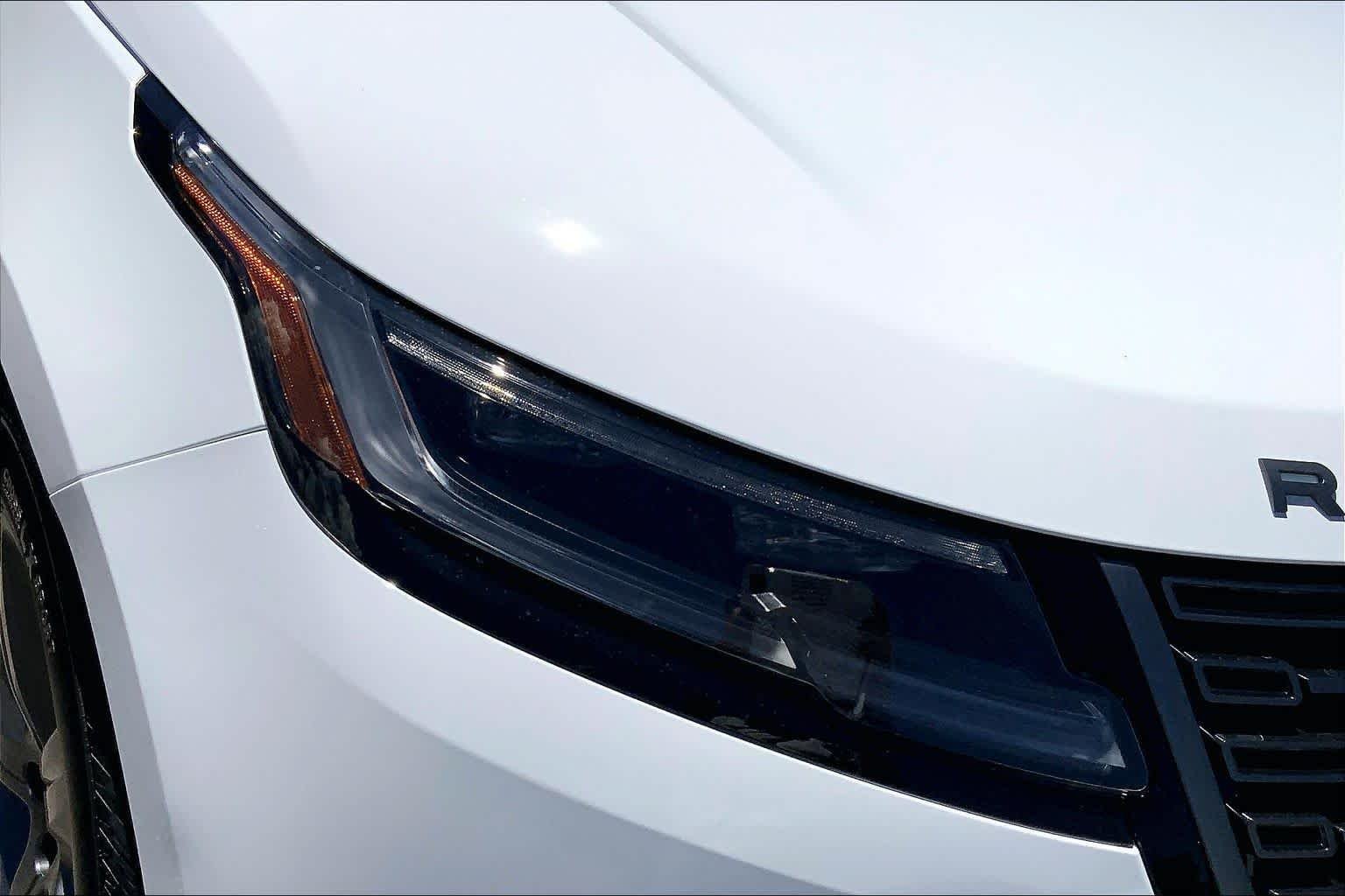 New 2026 Fuji White Land Rover S image 13