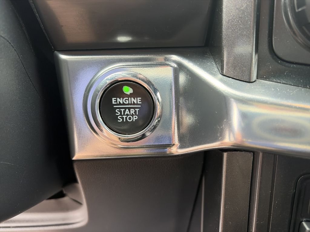 Used 2022 Silver Ford Lariat image 31