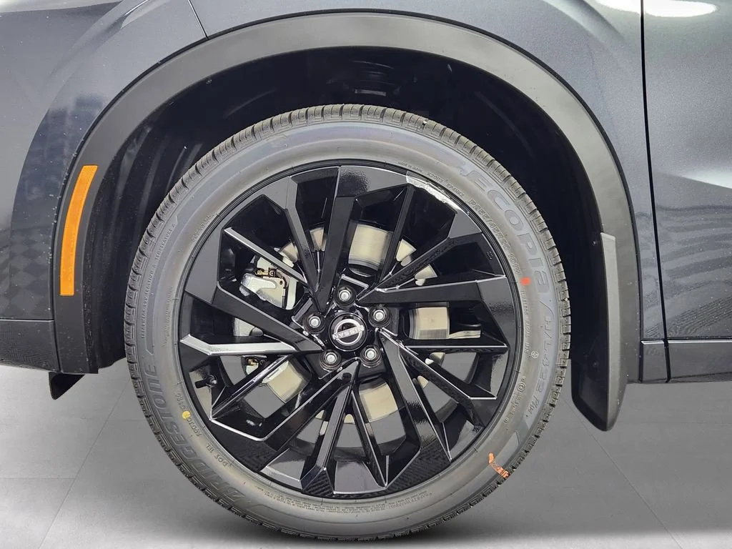 New 2026 Gray Nissan Platinum image 9