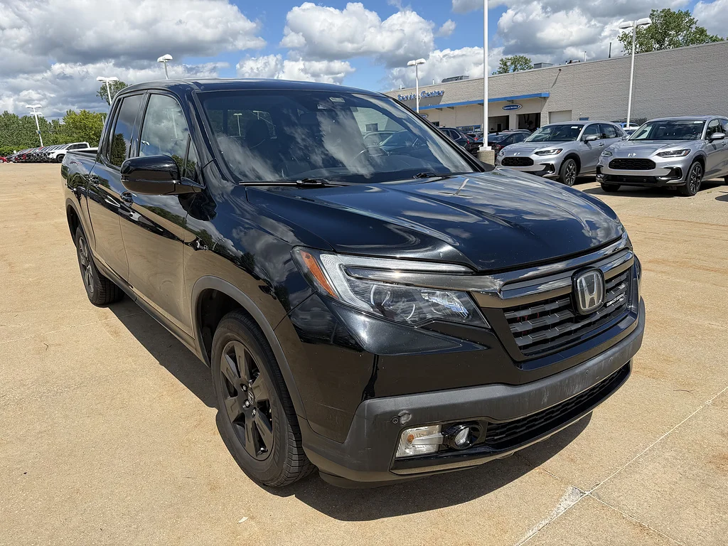 Used 2017 Crystal Black Pearl Honda Black Edition image 2