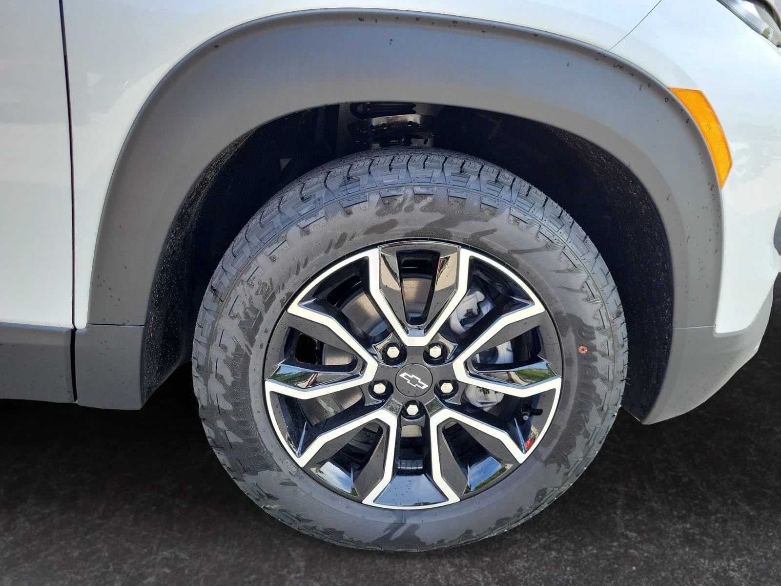 Used 2025 Iridescent Pearl Tricoat Chevrolet ACTIV image 24