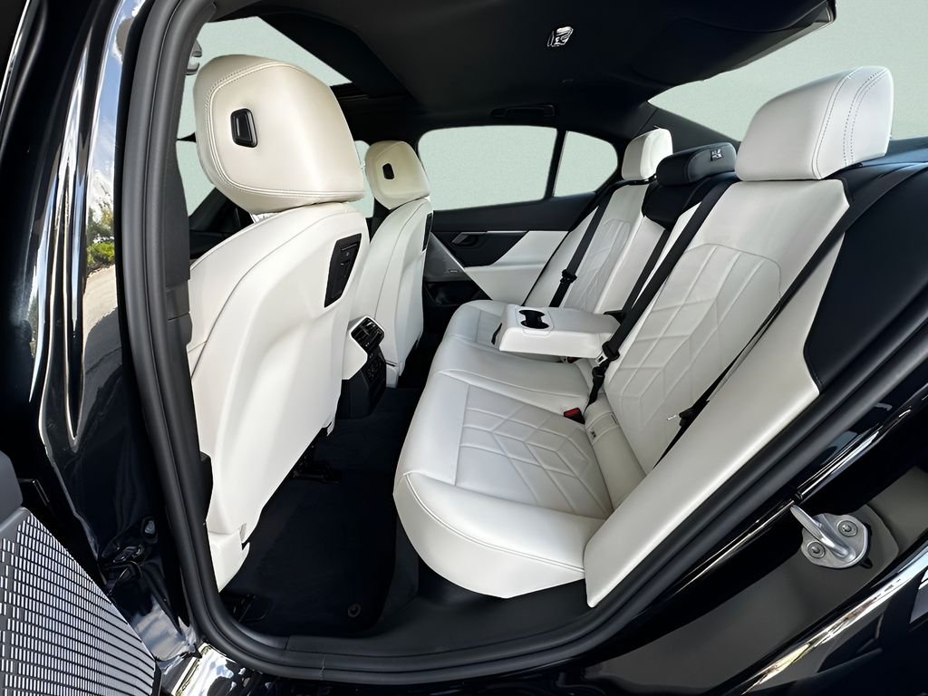 New 2027 Black Sapphire Metallic BMW 530i xDrive image 23