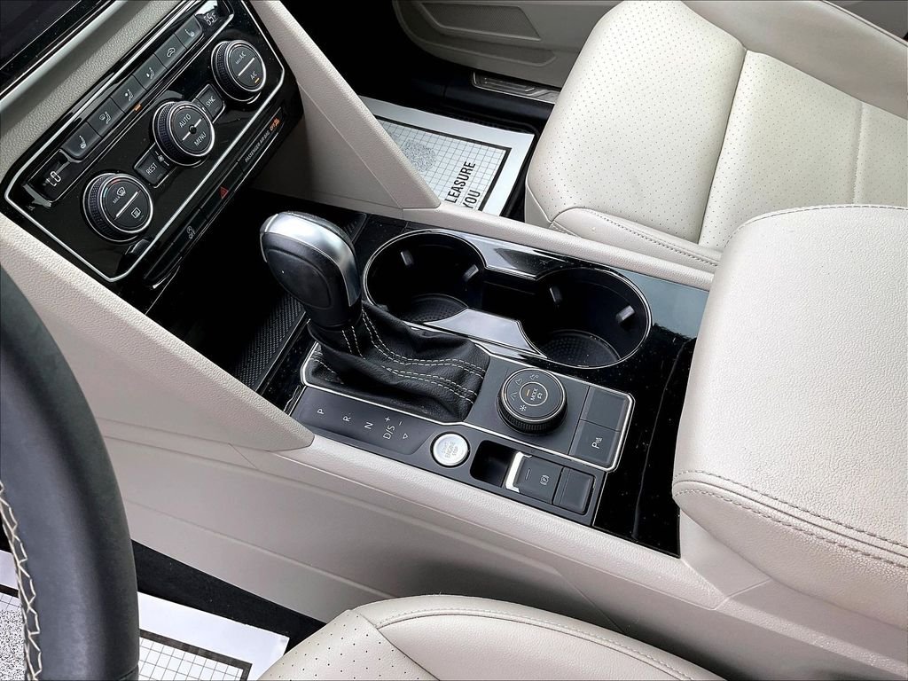 Used 2023 Pure White Volkswagen 3.6L V6 SE w/Technology image 21