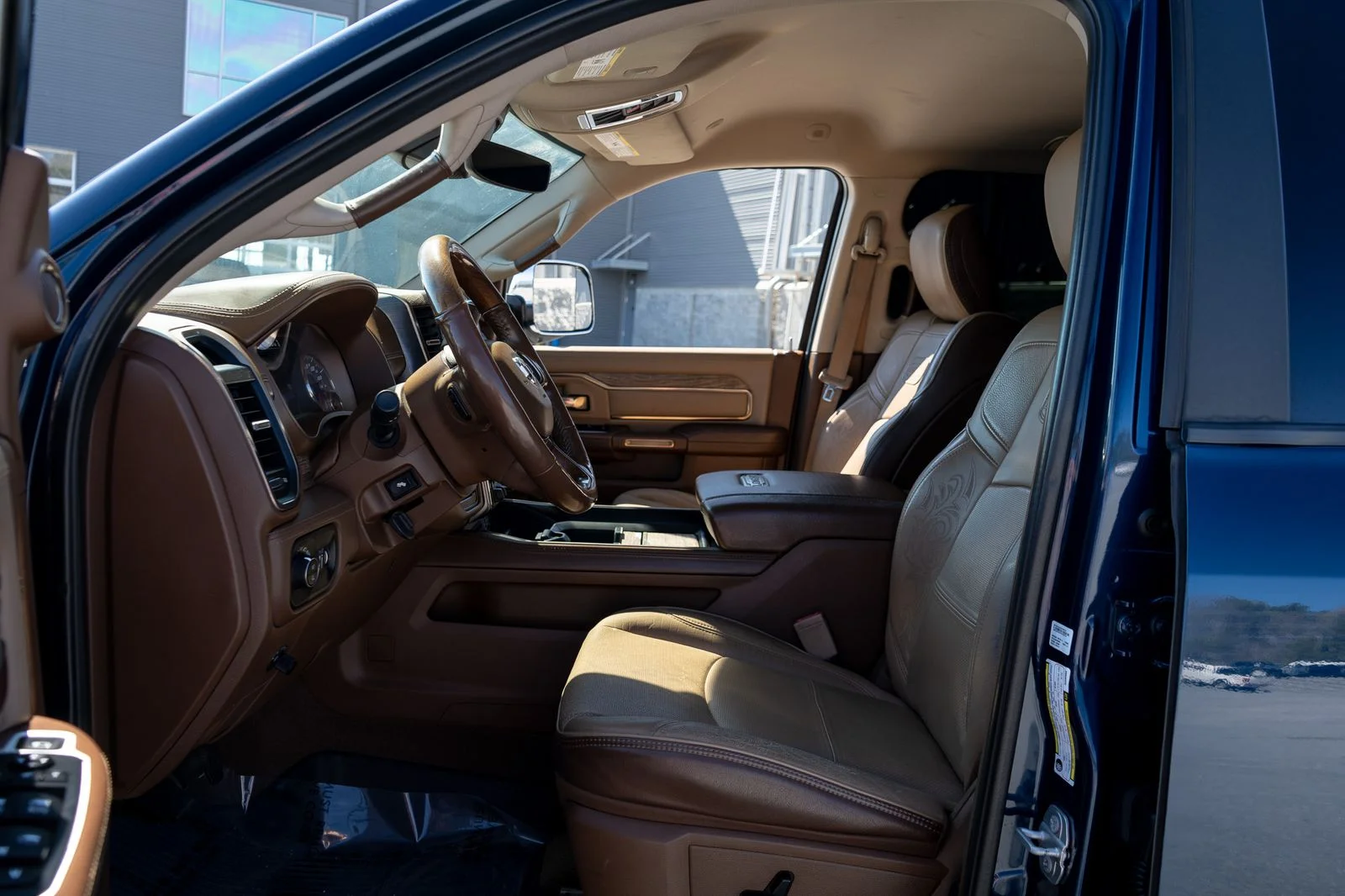 Used 2019 Blue Ram Laramie Longhorn image 18