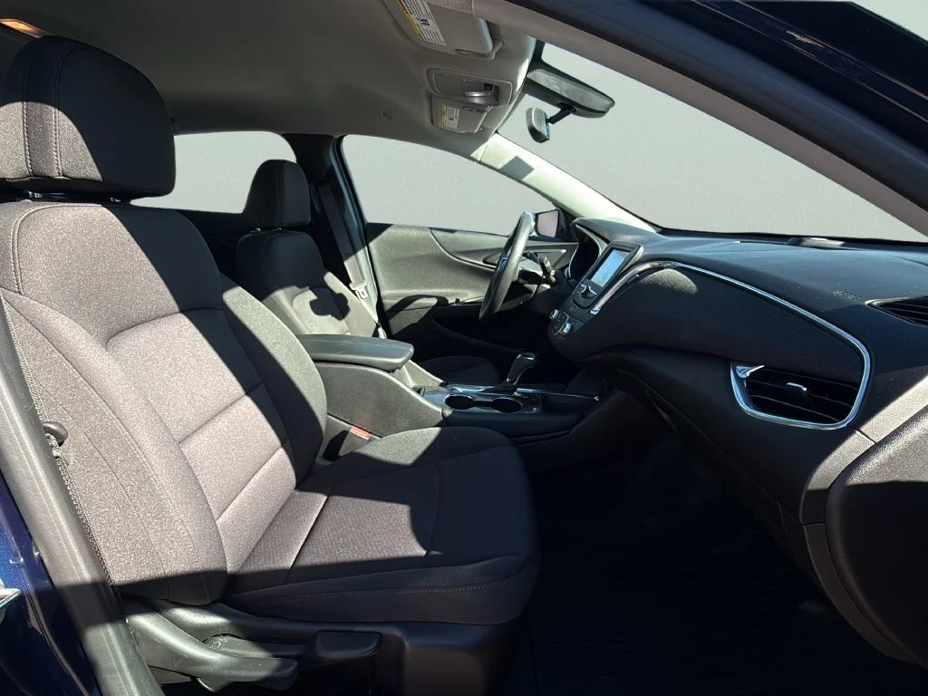 Used 2018 Blue Velvet Metallic Chevrolet LT image 21
