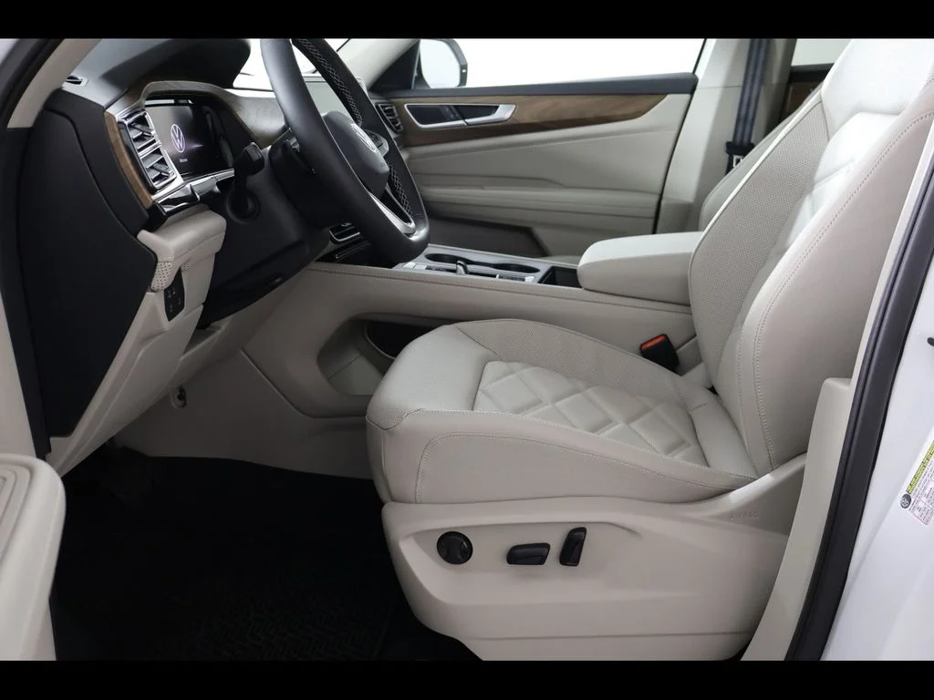 New 2026 White/off-white Volkswagen 2.0T SE image 13