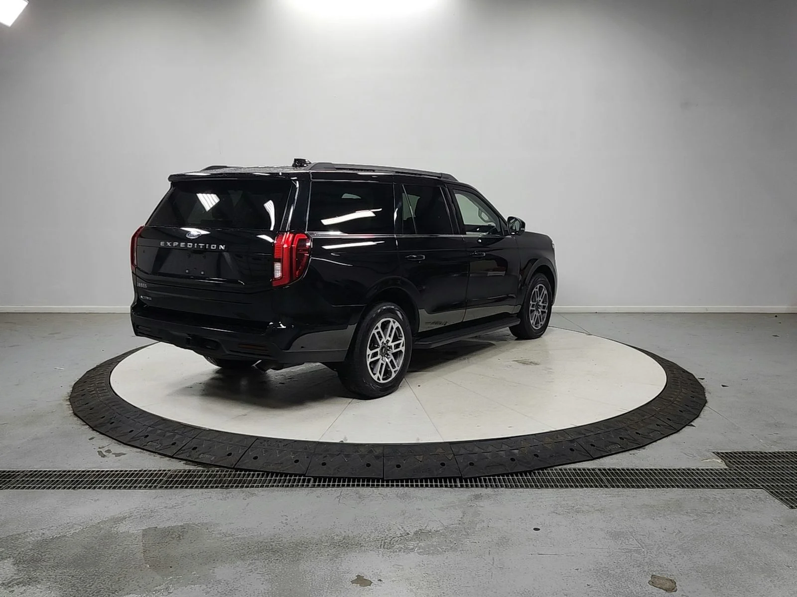 Used 2025 Black Ford Active image 7