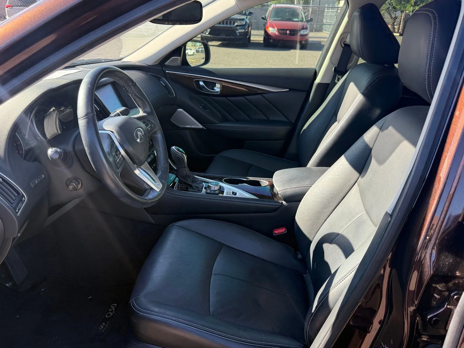 Used 2018 Mocha Almond INFINITI 3.0t Luxe image 12