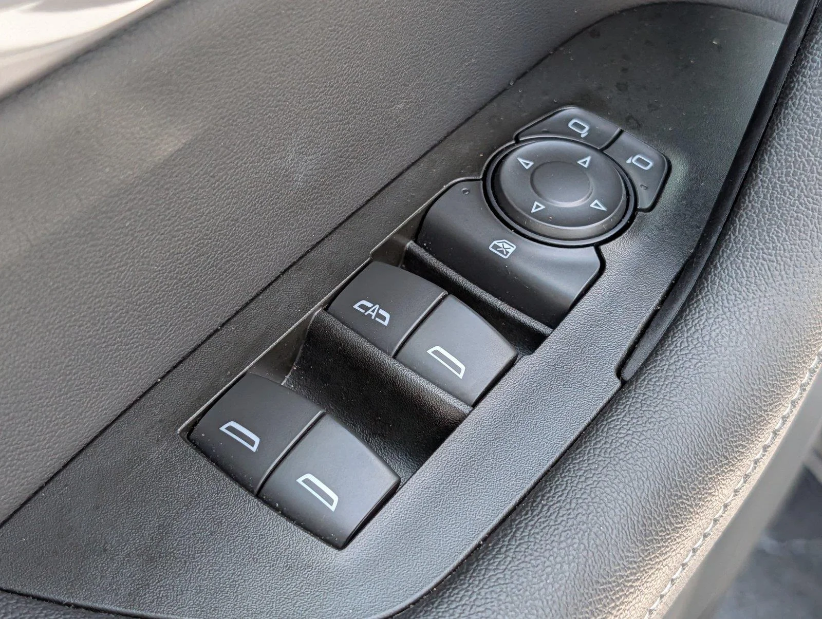 Used 2025 Summit White Chevrolet 2LT image 15