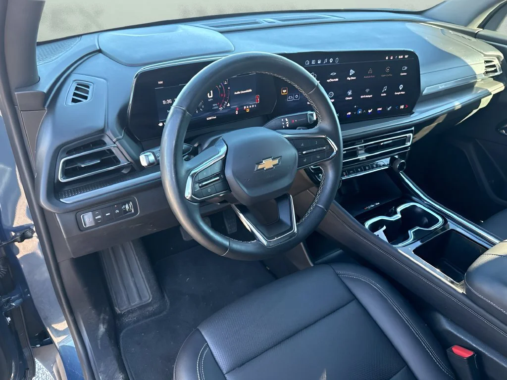 Used 2026 Lakeshore Blue Metallic Chevrolet LT image 9