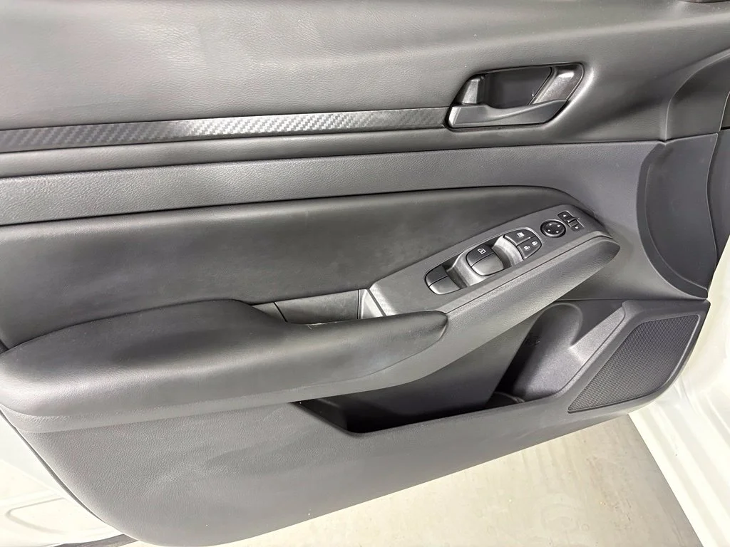 Used 2025 White Nissan 2.5 S image 13