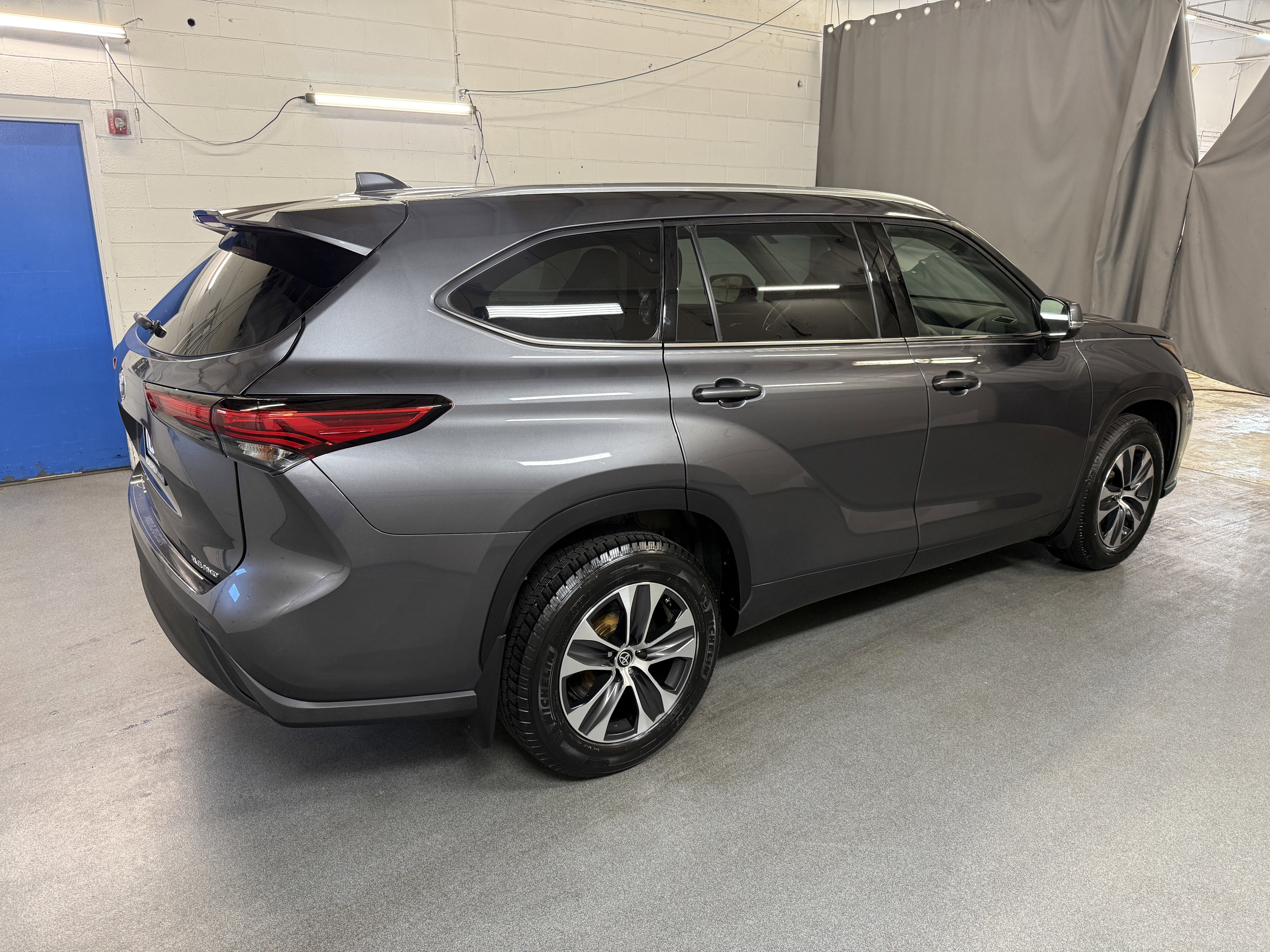 Used 2021 Magnetic Gray Metallic Toyota XLE image 9