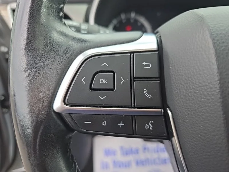 Used 2021 Silver Toyota XLE image 16