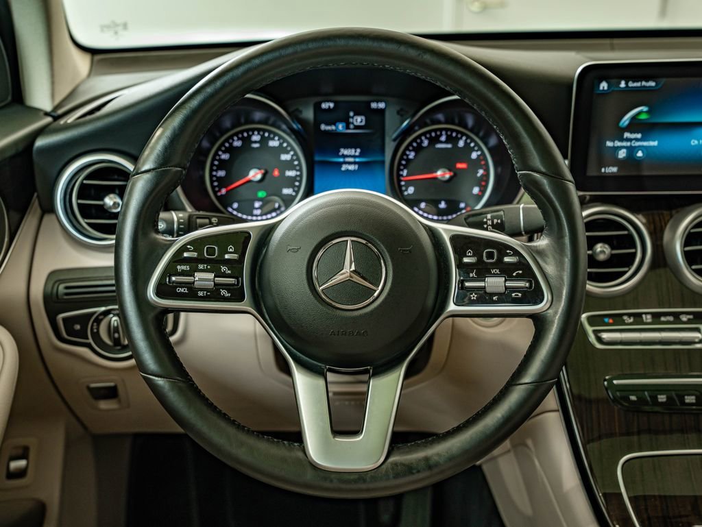 Used 2022 Manufaktur Cardinal Red Metallic Mercedes-Benz GLC 300 image 22