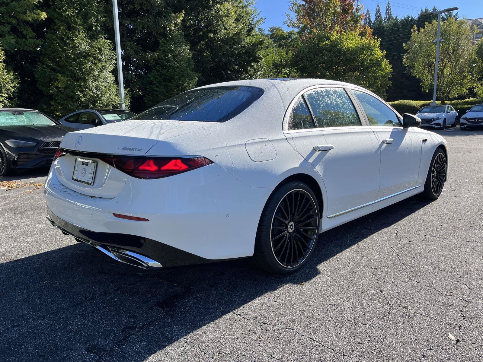 New 2027 MANUFAKTUR Moonlight White Metallic Mercedes-Benz S 580 4MATIC® Sedan image 7