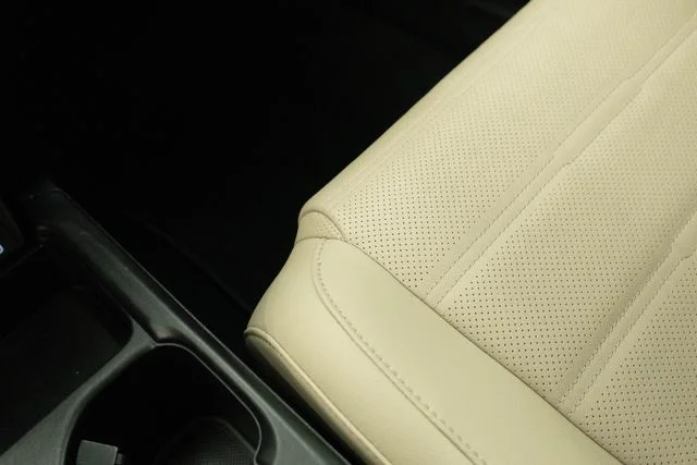 Used 2021 White Honda EX-L image 14