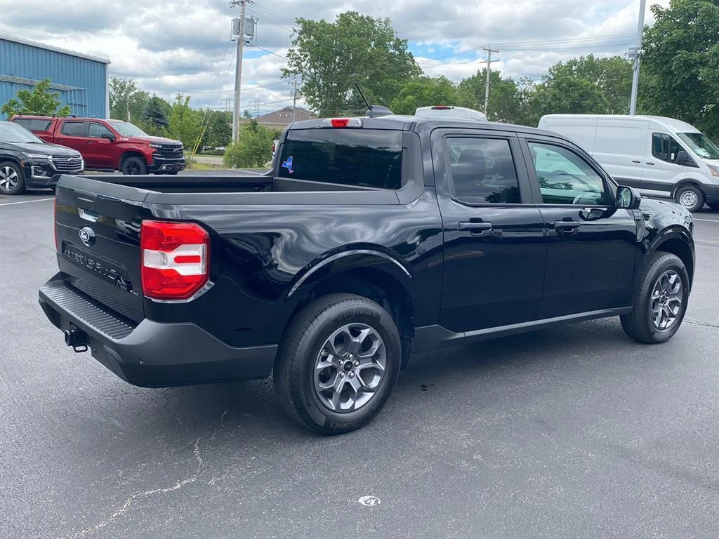 Used 2025 Shadow Black Ford XLT image 10