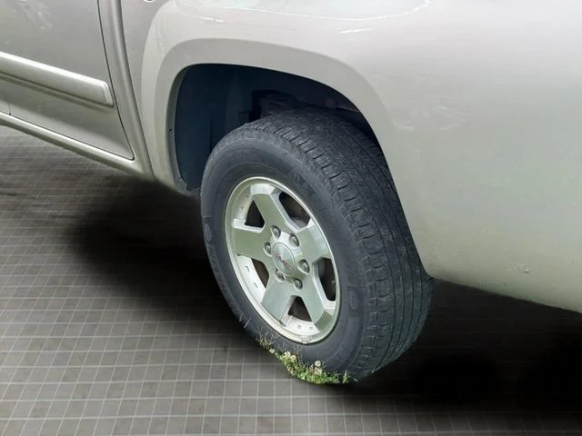 Used 2009 Silver GMC Value Package image 21