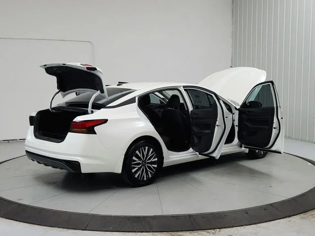 New 2026 White Nissan 2.5 SV image 15