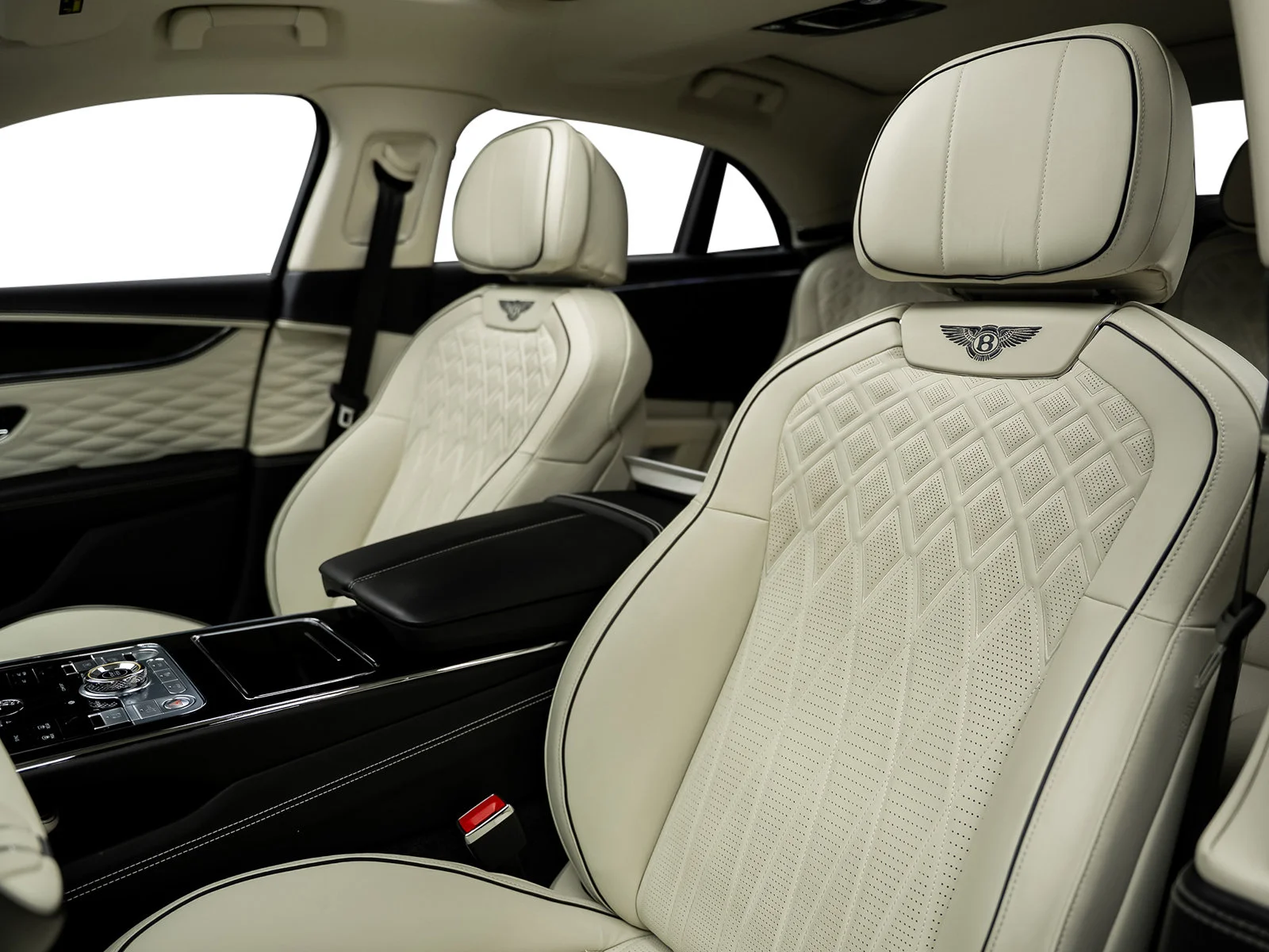 Used 2022 White Bentley  image 31