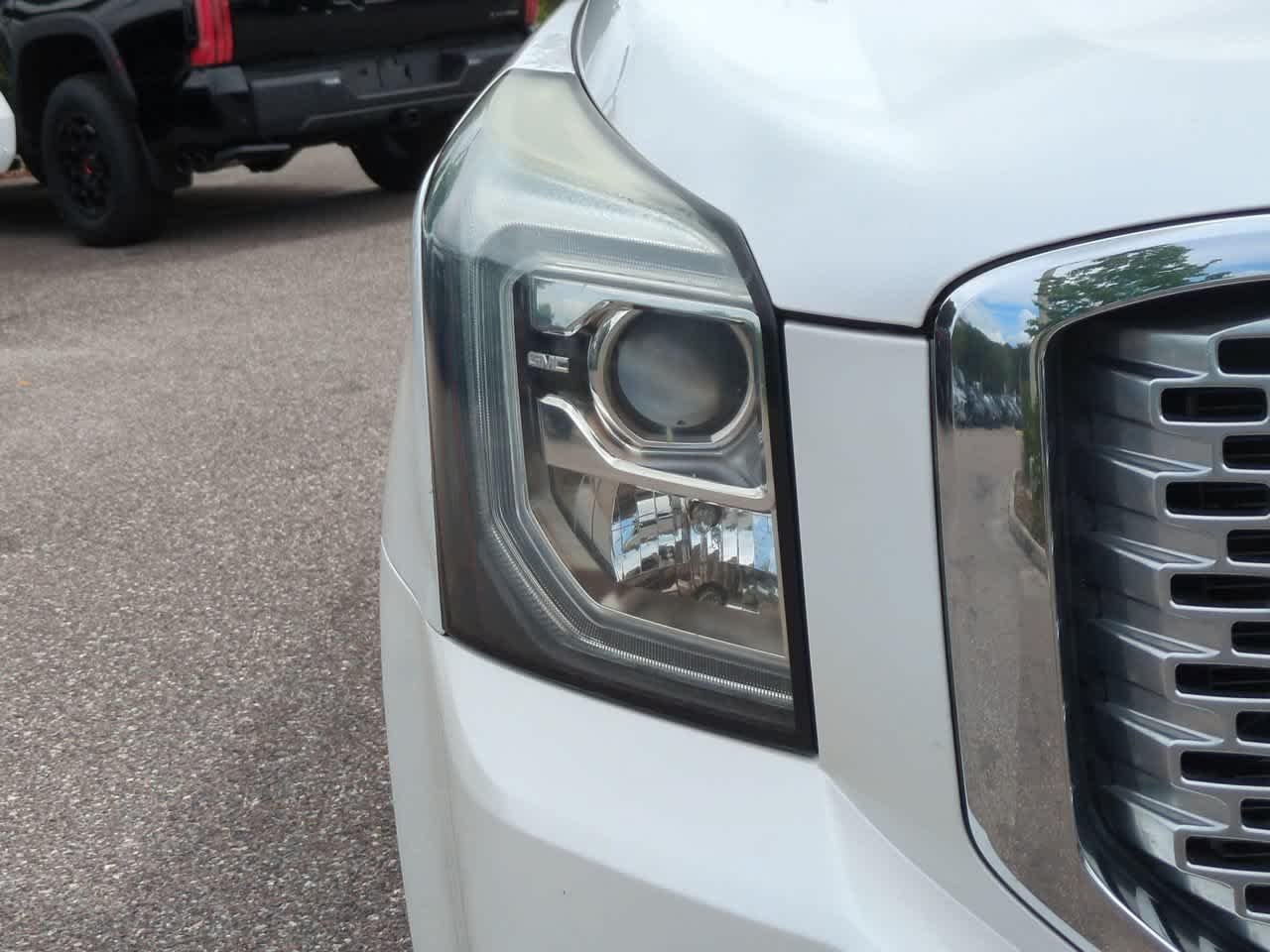 Used 2016 White Frost Tricoat GMC Denali image 10