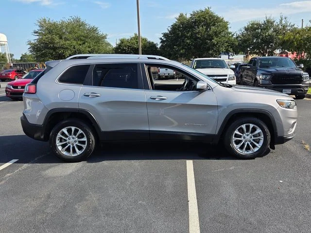 Used 2019 Silver Jeep Latitude image 14