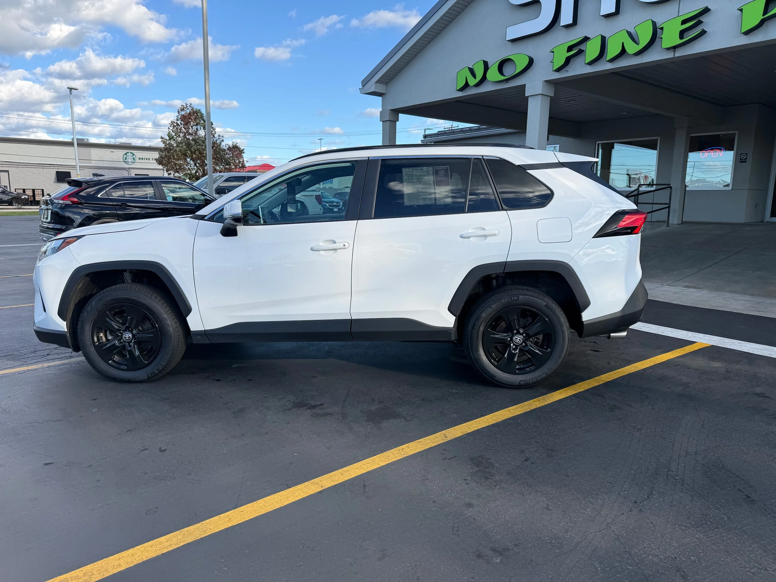 Used 2025 White Toyota XLE image 3