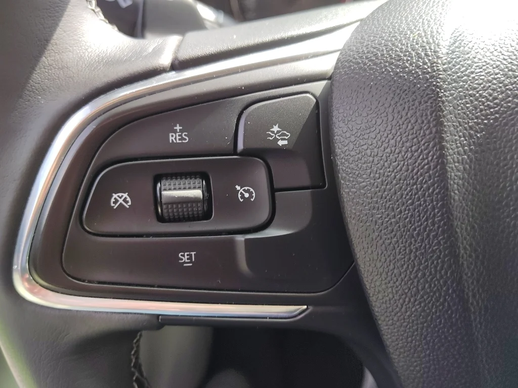 Used 2023 Summit White Buick Preferred image 13
