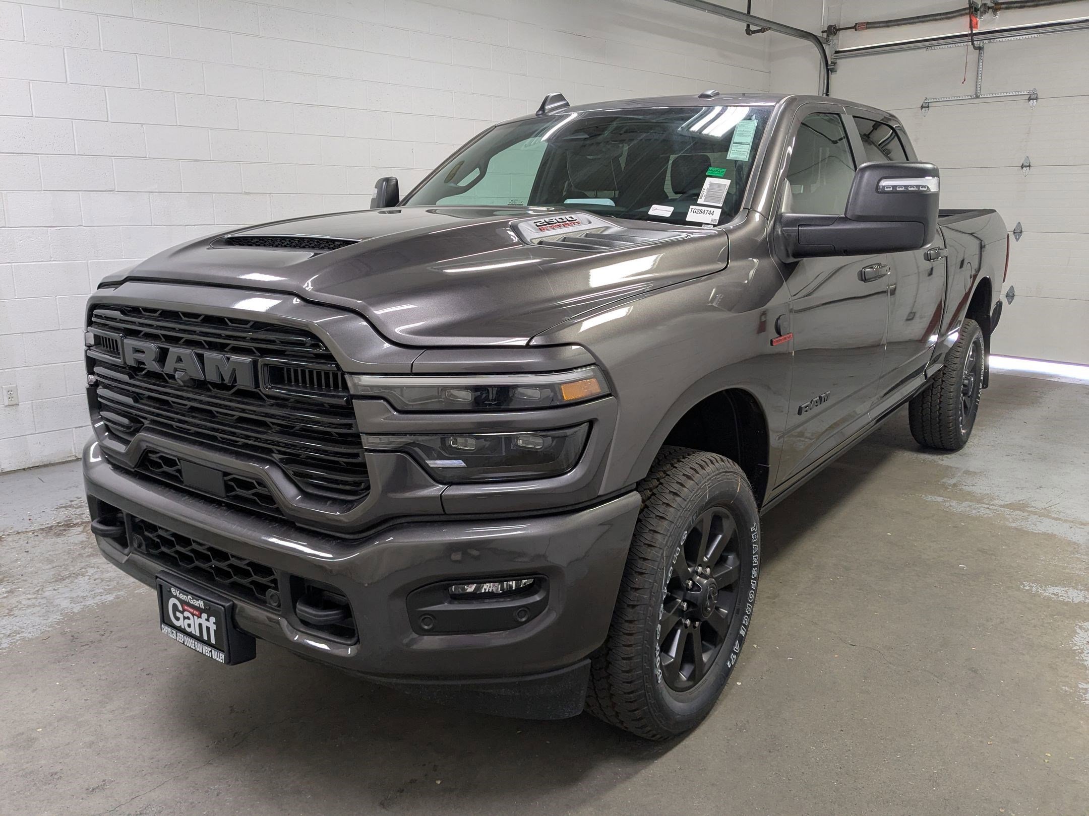 New 2026 Granite Crystal Metallic Clear-Coat Exterior Paint RAM Laramie image 9