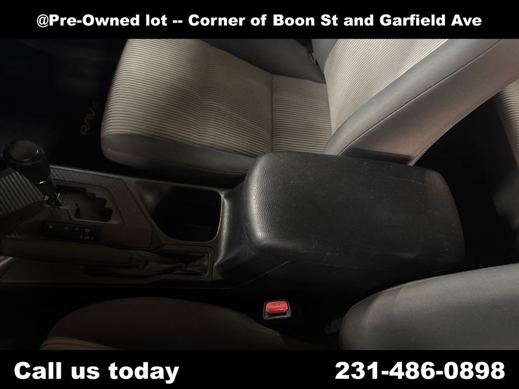 Used 2014 Gray Toyota LE image 26
